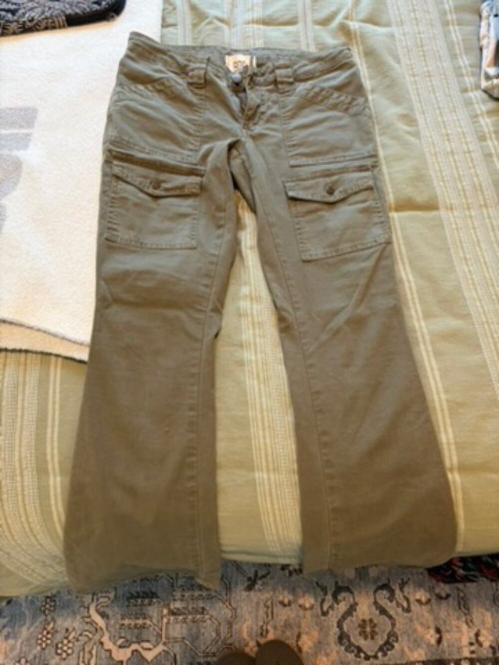 Low-rise cargo bootcut jeans